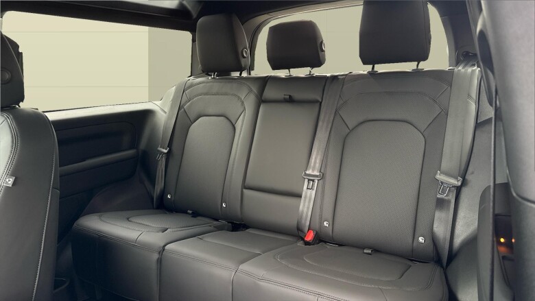 Land Rover Defender 3.0 D250 X-Dynamic SE 90 3dr Auto Diesel Estate